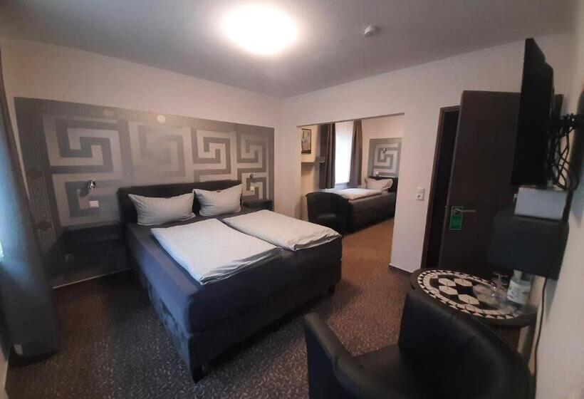 标准三人间, Katharina Die Kleine