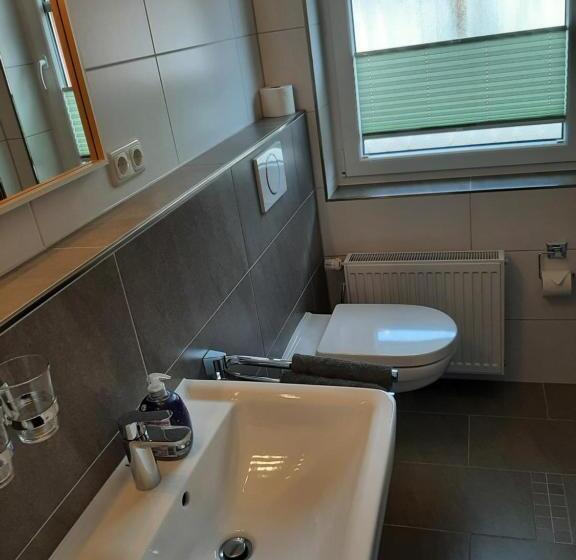 标准三人间, Katharina Die Kleine