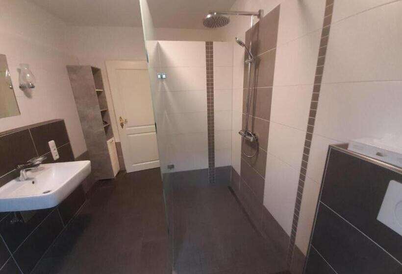 标准间, Katharina Die Kleine