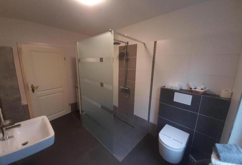 标准间, Katharina Die Kleine