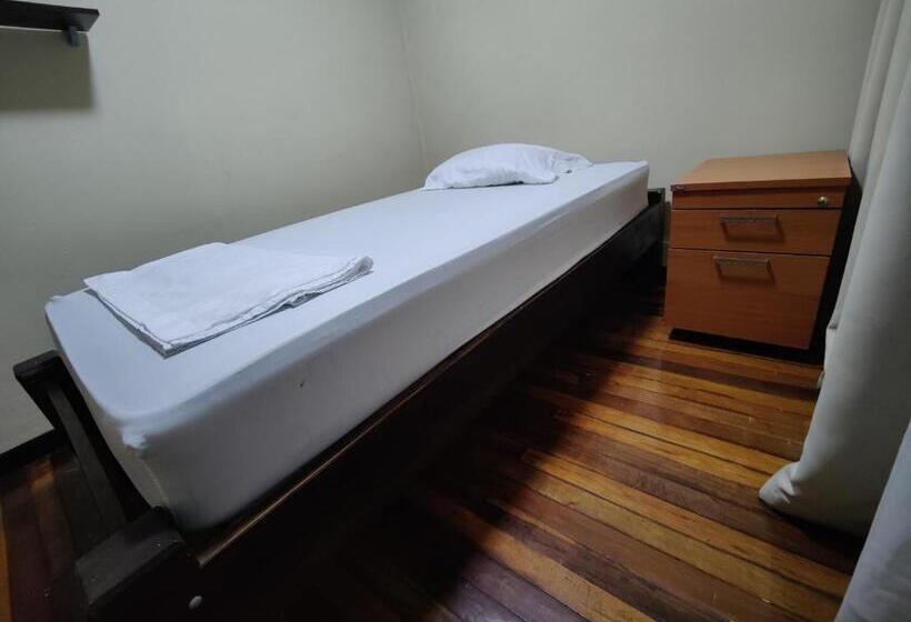 سوییت جونیور, Casa Escalante Hostel