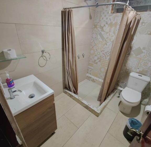 جناح جونيور, Casa Escalante Hostel