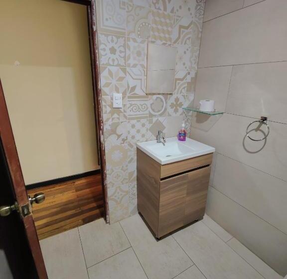 سوییت جونیور, Casa Escalante Hostel