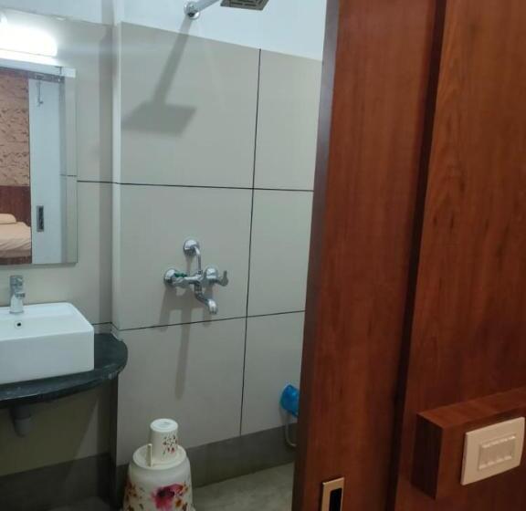 Deluxe Trippelrum, Bharati