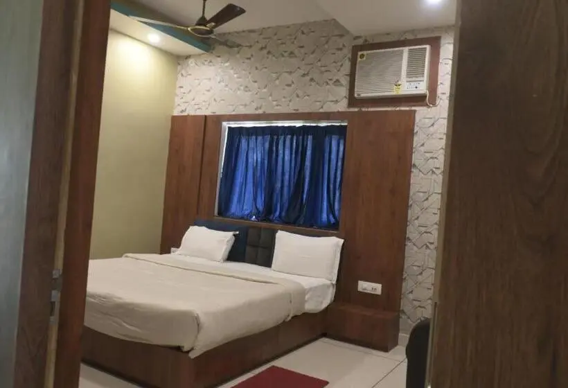 Deluxe Kolmen Hengen Huone, Bharati