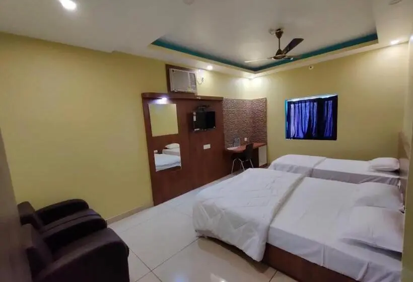 Deluxe Kolmen Hengen Huone, Bharati