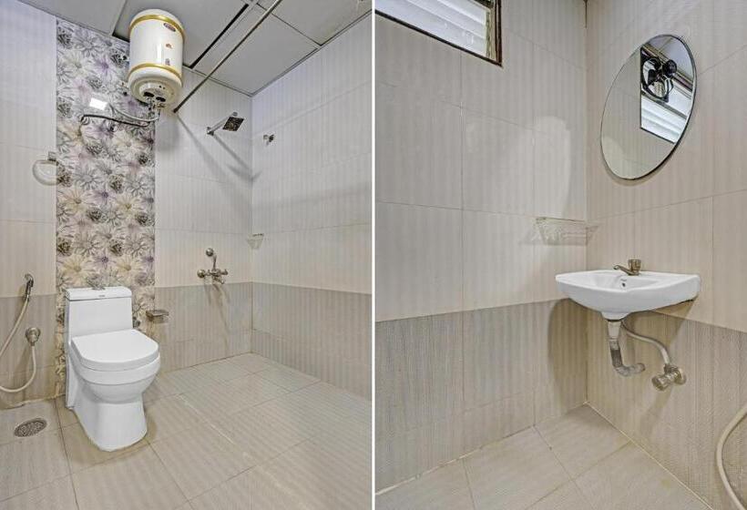 اتاق کلاسیک سه تخته, Collection O Sri Sai Ram Suites