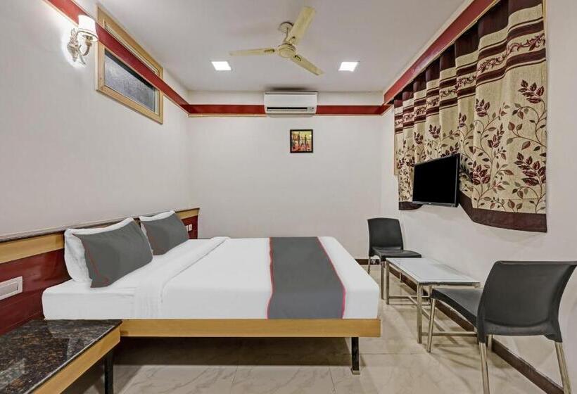 اتاق کلاسیک سه تخته, Collection O Sri Sai Ram Suites