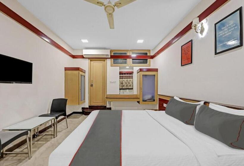 اتاق کلاسیک سه تخته, Collection O Sri Sai Ram Suites