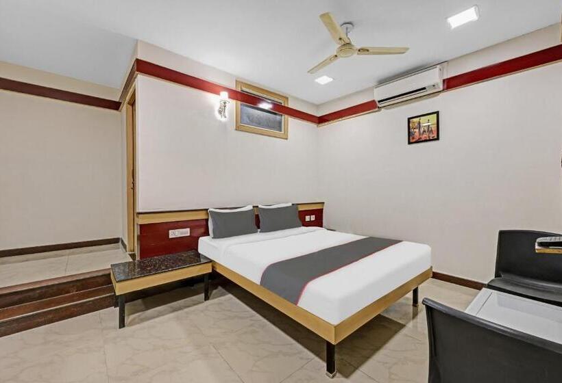 اتاق کلاسیک سه تخته, Collection O Sri Sai Ram Suites
