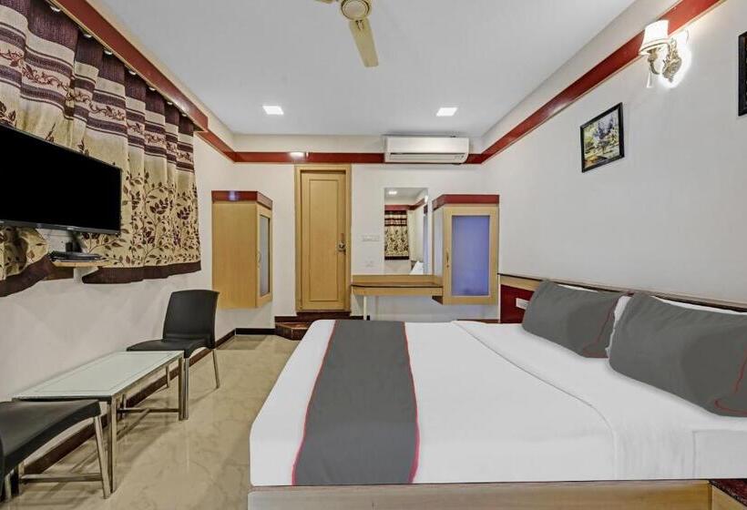 اتاق کلاسیک سه تخته, Collection O Sri Sai Ram Suites