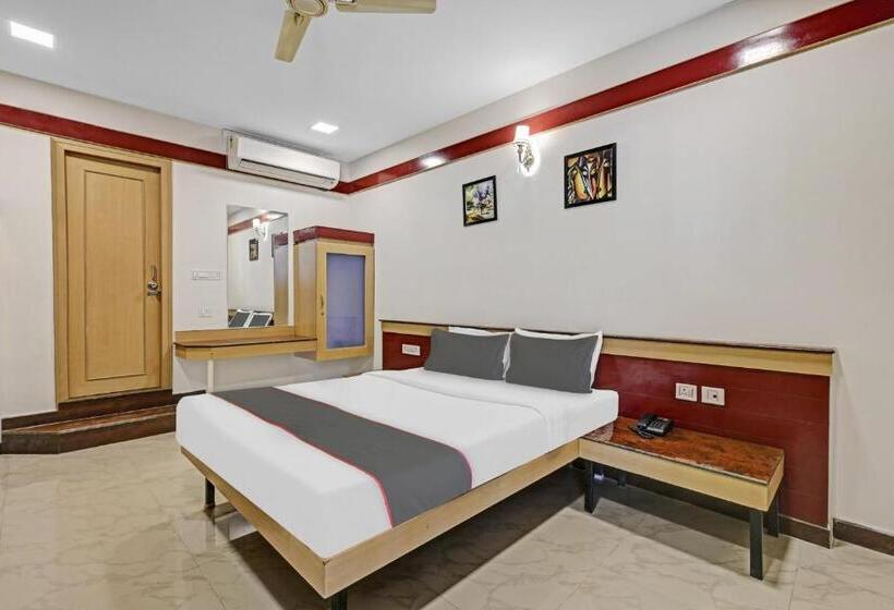 اتاق کلاسیک سه تخته, Collection O Sri Sai Ram Suites