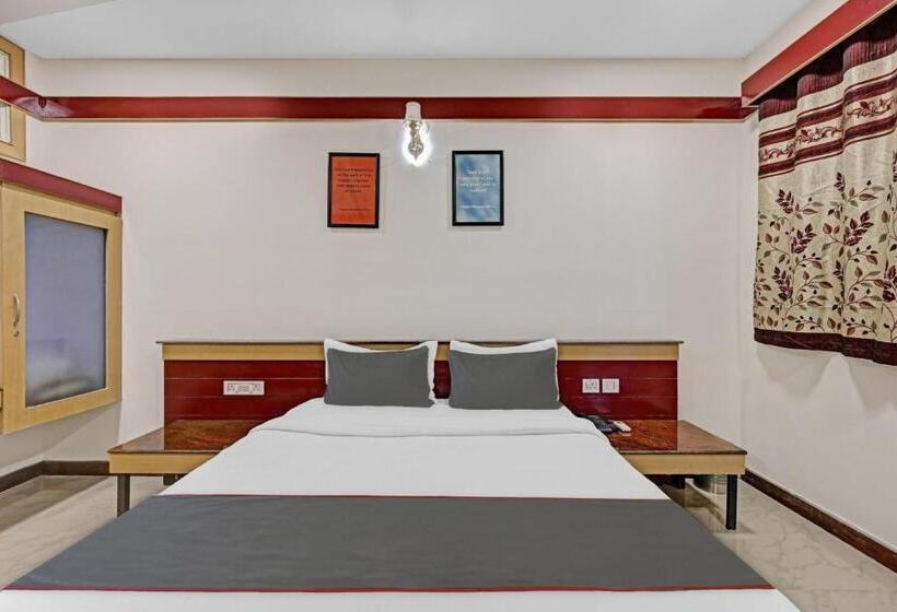 اتاق کلاسیک سه تخته, Collection O Sri Sai Ram Suites