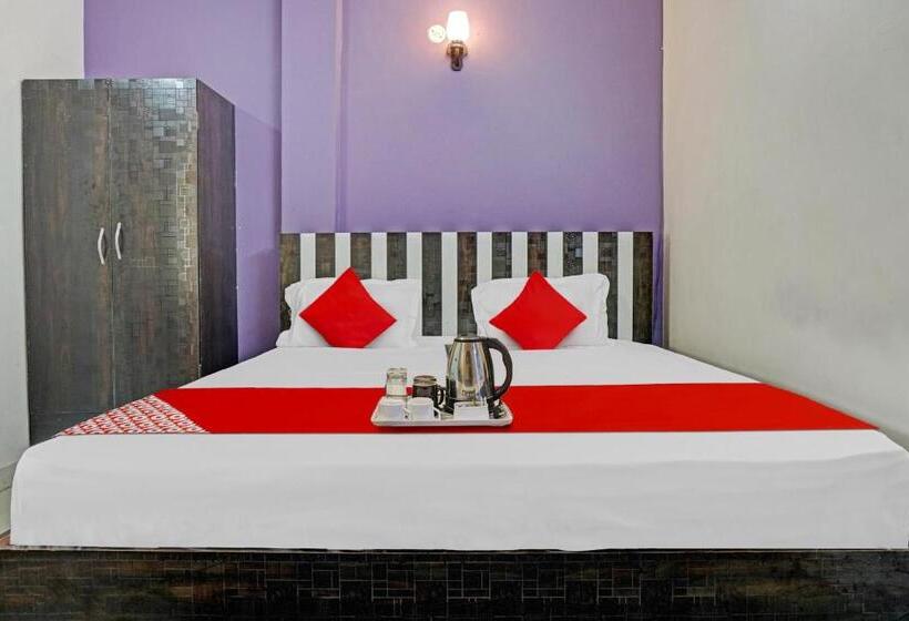 חדר קלאסי לשלושה, O Royal Ashray