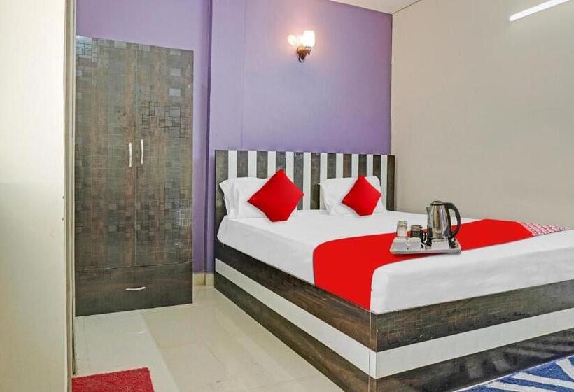 חדר קלאסי לשלושה, O Royal Ashray