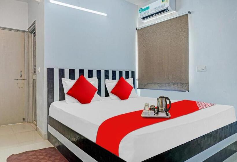 חדר קלאסי לשלושה, O Royal Ashray