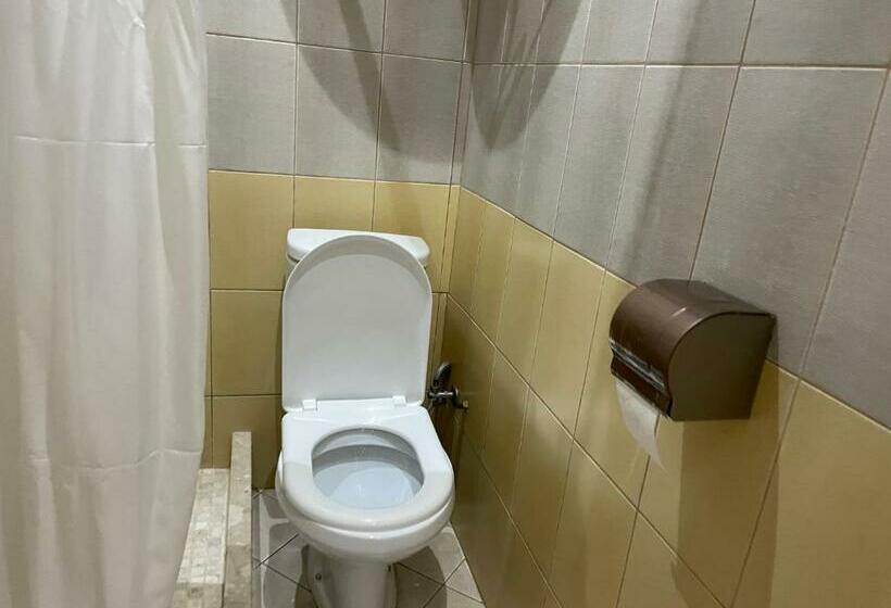 חדר סטנדרט, Tirana Square