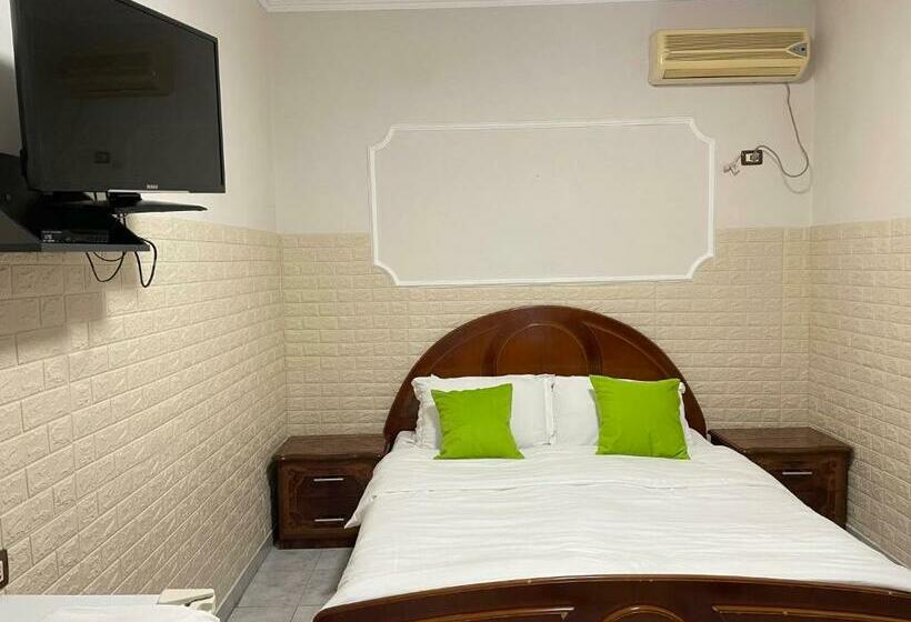 חדר סטנדרט, Tirana Square