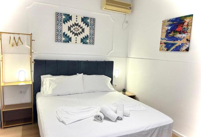 غرفة قياسية, Tirana Square