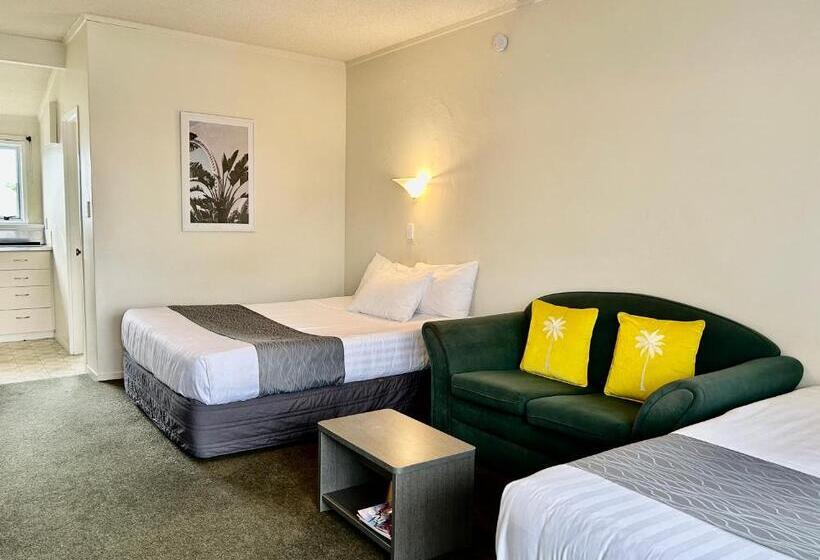 استودیوی استاندارد, Parkside Motel And Apartments