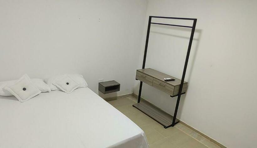 基本间, Work Space Hostal