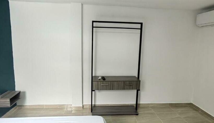 标准间, Work Space Hostal