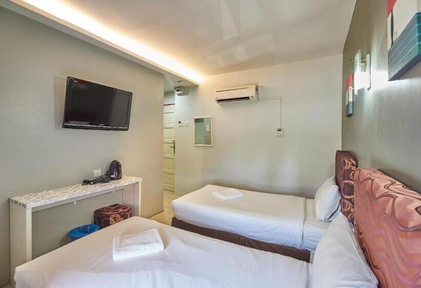 Номер Deluxe, Swing And Pillows At Pj Kd