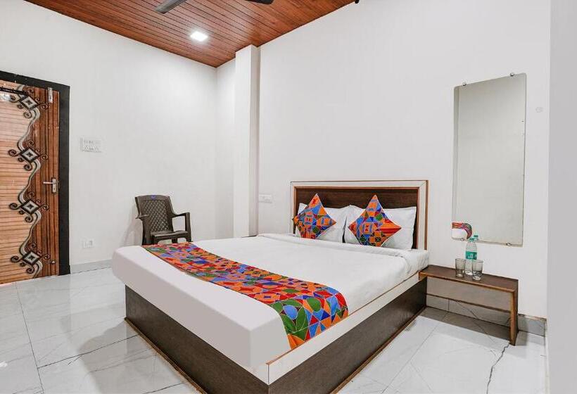 デラックスルーム, Fabexpress Sai Lodging I   Nr Nashik Railway Station