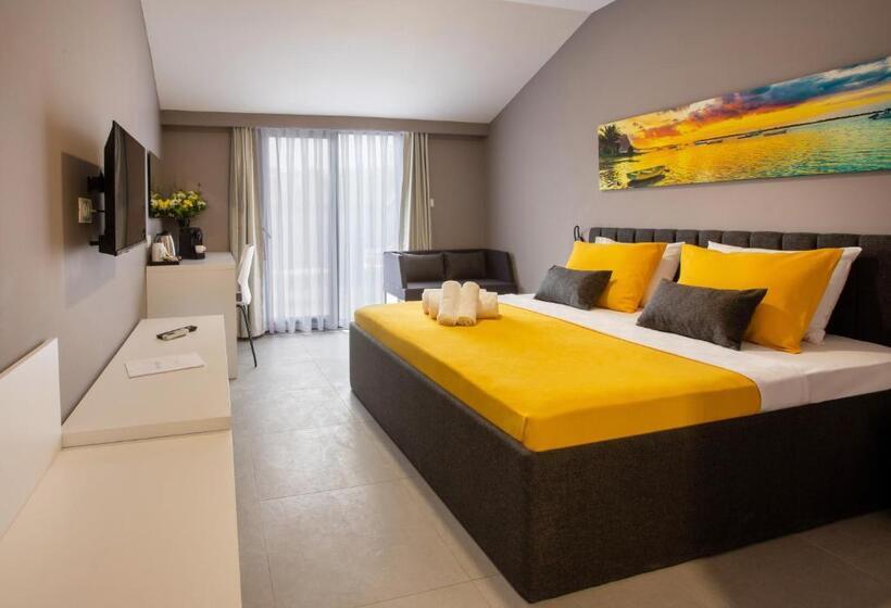 חדר סטנדרט עם טרסה, First Joy