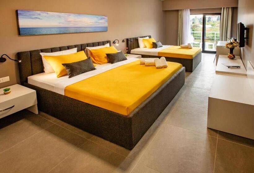 חדר סופריור נוף לים, First Joy