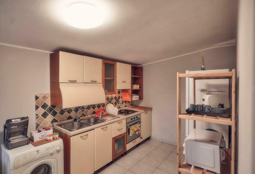 חדר דלוקס, Travelershome Ciampino 170 Station Street