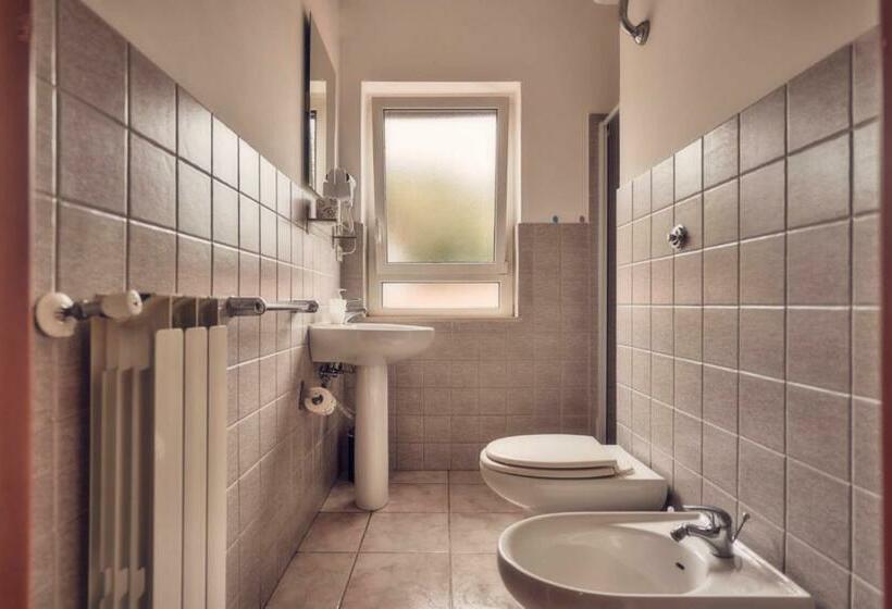 חדר דלוקס, Travelershome Ciampino 170 Station Street