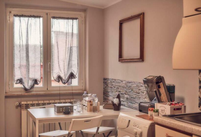اتاق لوکس, Travelershome Ciampino 170 Station Street