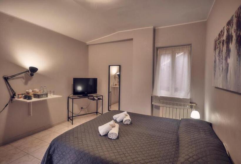 Standard room with outdoor bath, Travelershome Ciampino 170 Station Street