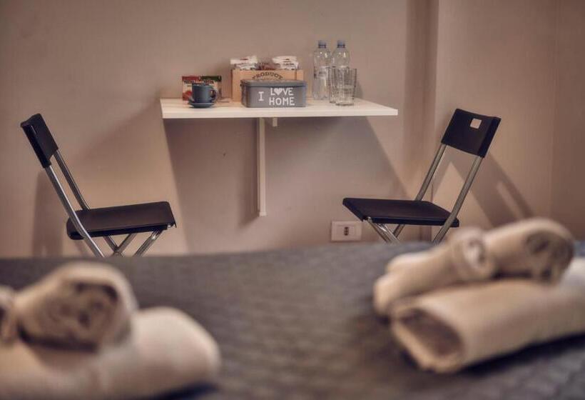 Standard room with outdoor bath, Travelershome Ciampino 170 Station Street