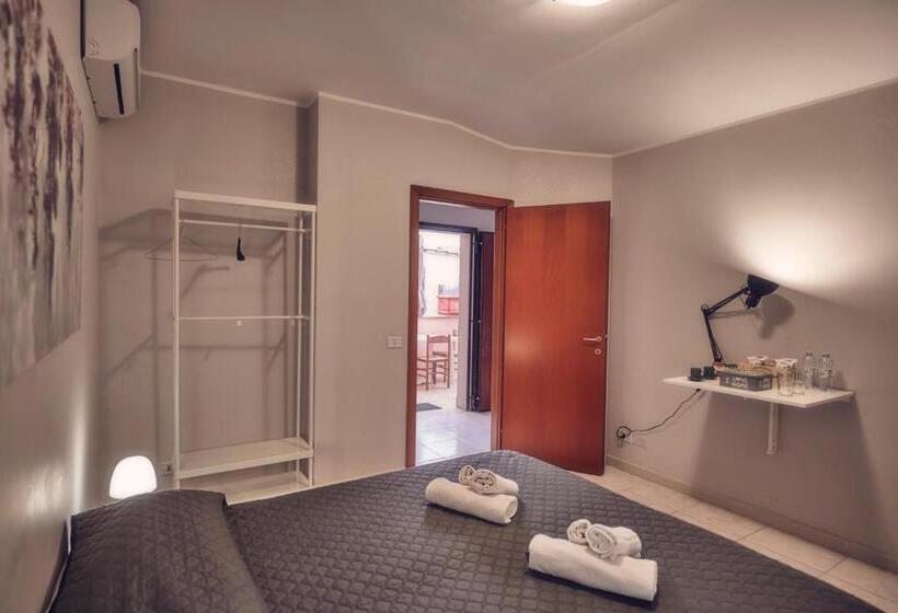 Standard room with outdoor bath, Travelershome Ciampino 170 Station Street