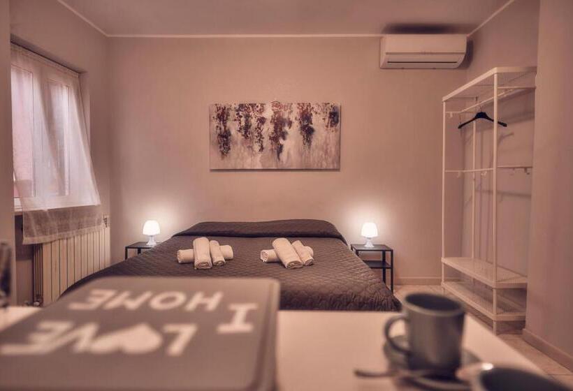 Standard room with outdoor bath, Travelershome Ciampino 170 Station Street