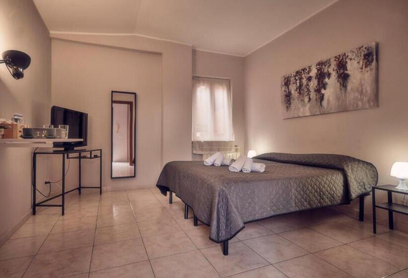 Standard room with outdoor bath, Travelershome Ciampino 170 Station Street