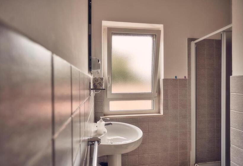 חדר דלוקס, Travelershome Ciampino 170 Station Street