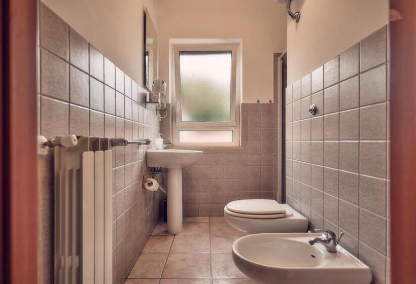 חדר דלוקס, Travelershome Ciampino 170 Station Street