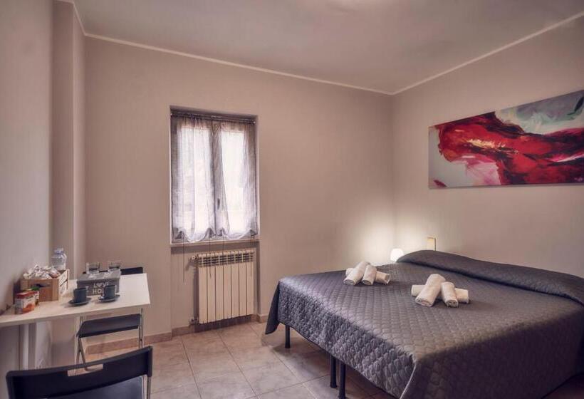 חדר דלוקס, Travelershome Ciampino 170 Station Street