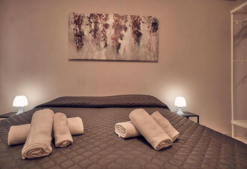 חדר דלוקס, Travelershome Ciampino 170 Station Street