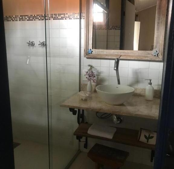 带大床的套房, Pousada Flor De íris