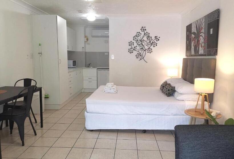 标准工作室, Bay Of Palms