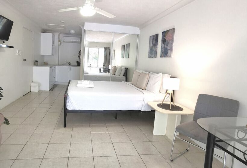 标准工作室, Bay Of Palms