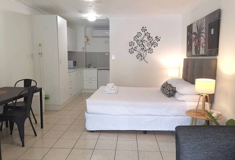 标准工作室, Bay Of Palms