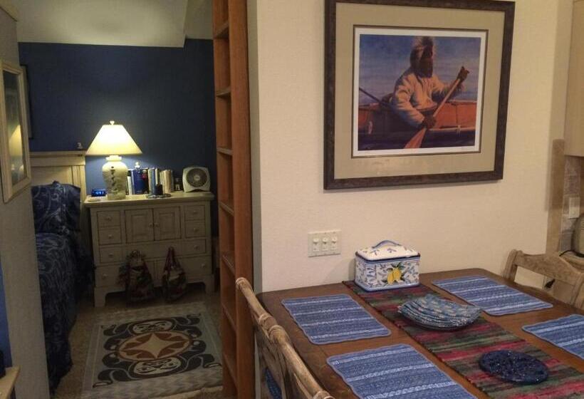 דירת חדר נוף לים, Black Bear Inn