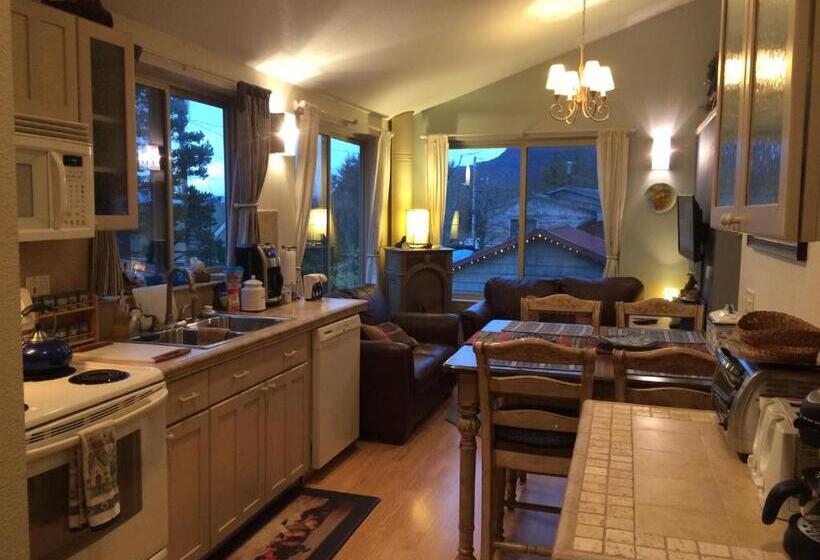 דירת חדר נוף לים, Black Bear Inn