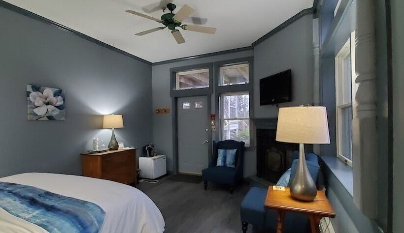 スタンダードルーム, Blackberry Inn