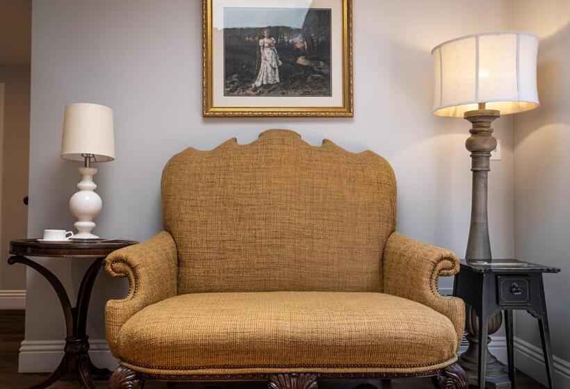 جناح إدارى, Mirabelle Inn & Restaurant